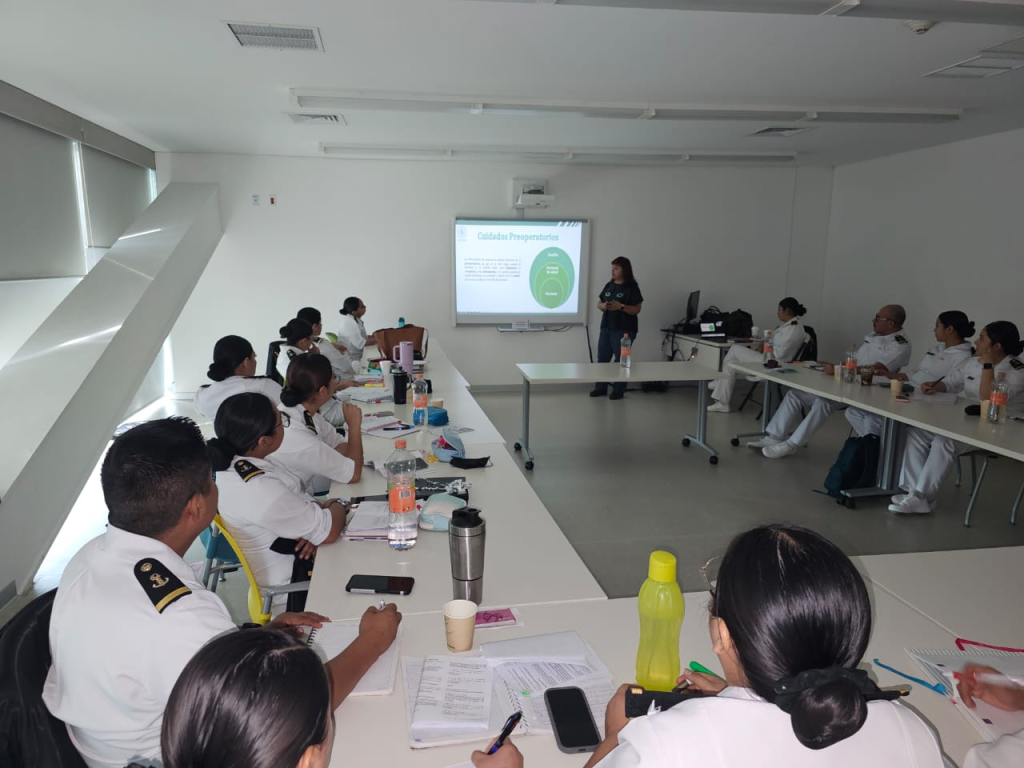 Curso taller de heridas y estomas en el Centro Médico Naval en CDMX